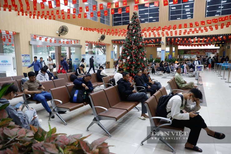 Theo đánh giá của đại diện bến xe Mỹ Đình, cao điểm đợt phục vụ tập trung vào chiều nay (31/12/2025) và sáng mai (1/1/2026).