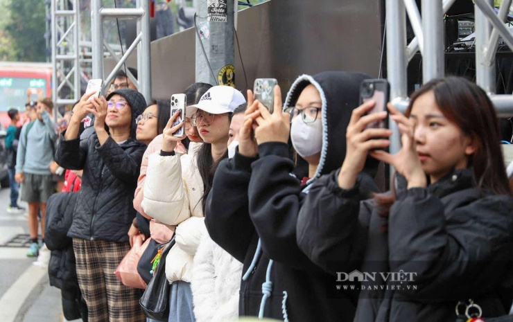 Mãn nhãn màn bắn pháo hoa rực rỡ chào đón năm mới 2026 trên khắp cả nước - 51