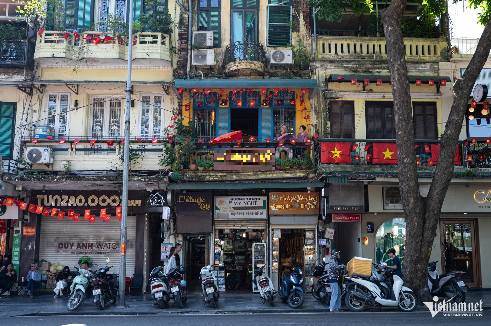 Quán cà phê có vị trí đắc địa ngắm Hồ Gươm