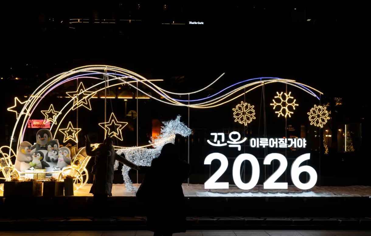 Tại Hàn Quốc, không khí chào đón năm mới tràn ngập mỏi nẻo đường. (Ảnh: Xinhua)