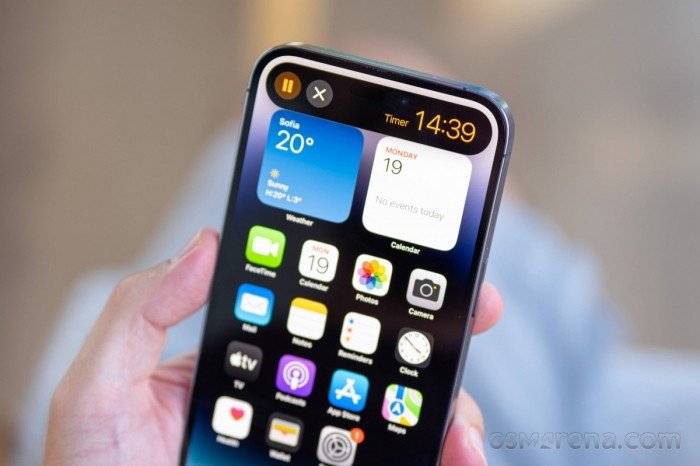 Độ sáng tối đa của iPhone 14 Pro Max cũng lên đến 2000 nits,