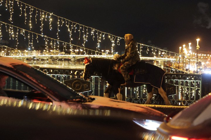 Không khí trước thềm năm mới ở Nga. (Ảnh: Reuters)