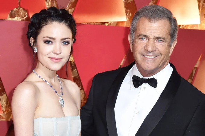 Rosalind Ross và Mel Gibson năm 2017. Ảnh: Penske Media