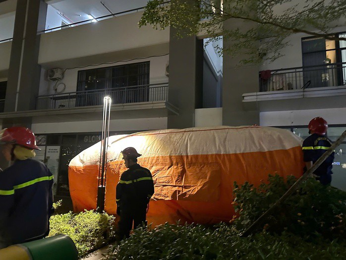 Nệm hơi được bố trí để phòng ngừa tình huống xấu nhất xảy ra.