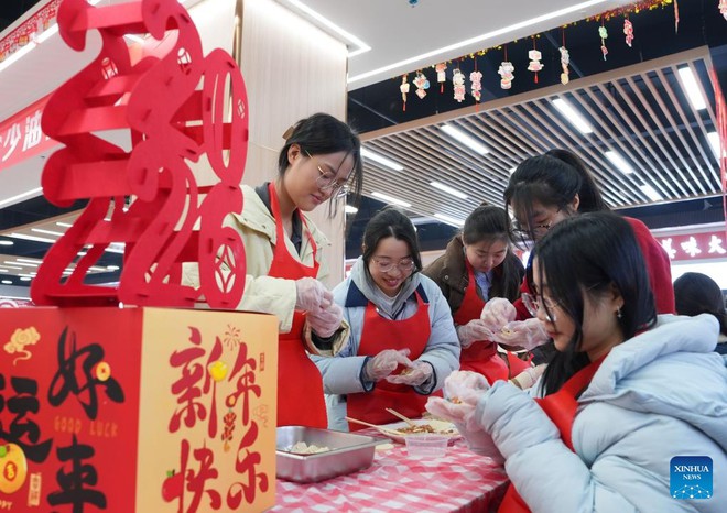 Châu Á đón giao thừa năm 2026: Hai sắc thái đối lập - 12