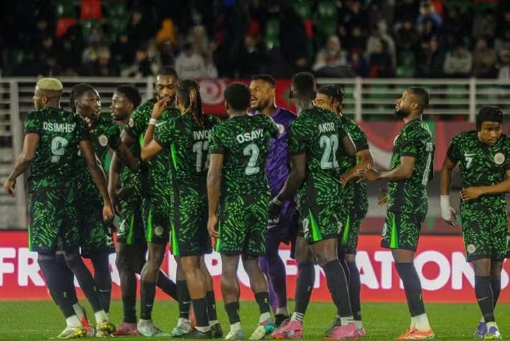 Nigeria thắng dễ Uganda để toàn thắng vòng bảng