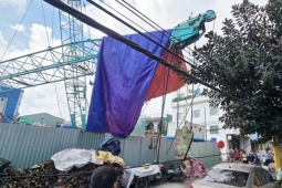 Hãi hùng cần cẩu công trình bất ngờ gãy đổ giữa trung tâm Đà Nẵng