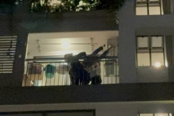 CLIP: Nam thanh niên định nhảy lầu ở chung cư Q7 Boulevard