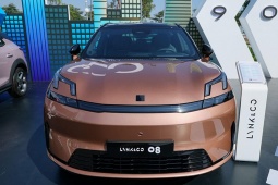 Lynk & Co 08 EM-P: 