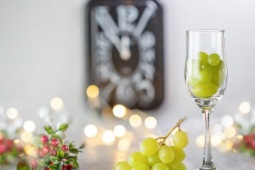 Vì sao ăn 12 quả nho vào đêm giao thừa Tết Dương lịch?