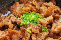 Loại thịt dân dã nhất, rẻ hơn thịt bò, dễ ăn hơn thịt cừu, kho kiểu này đánh vèo cả nồi cơm