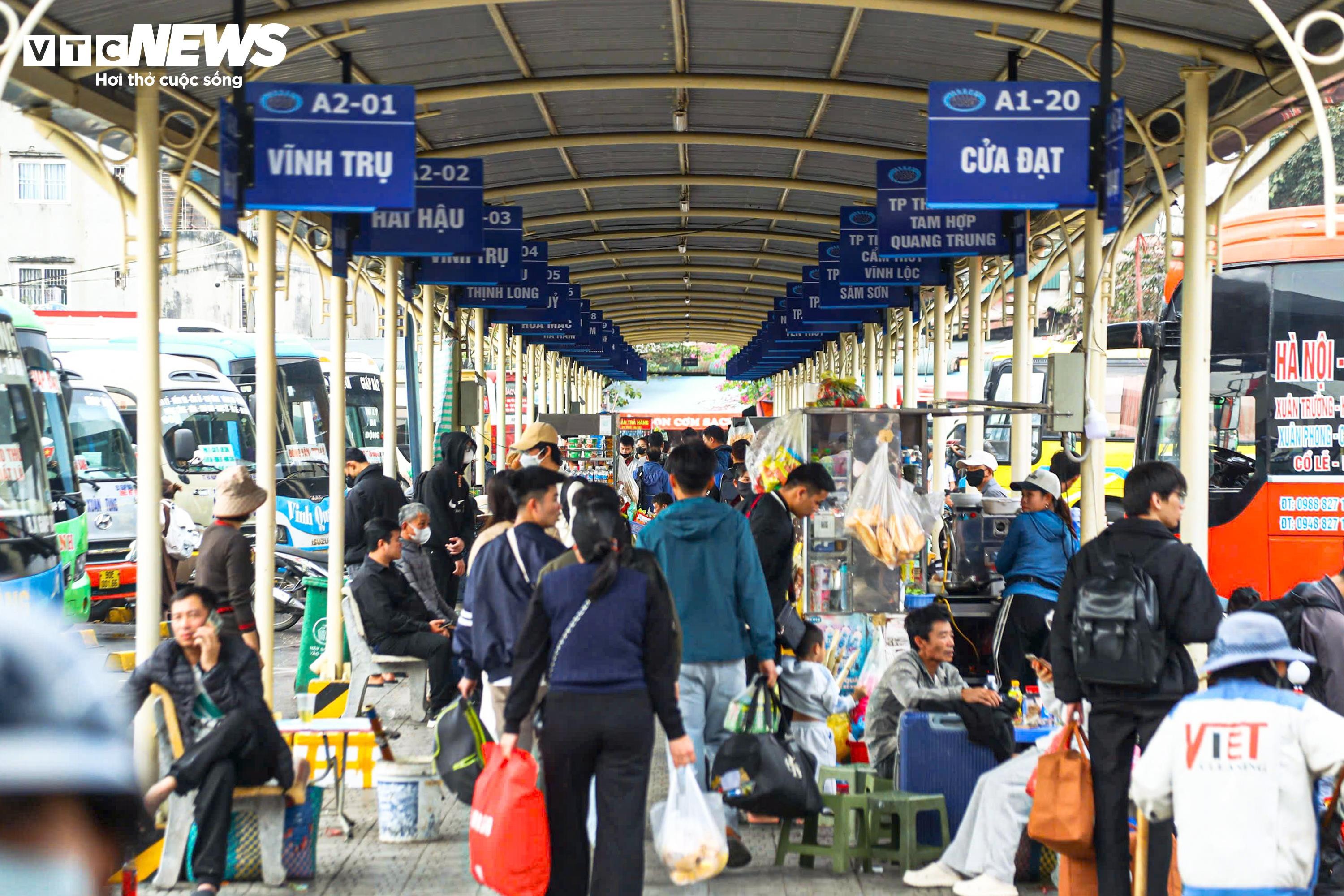 Đường Hà Nội kẹt cứng trong ngày làm việc cuối cùng của năm 2025 - 8