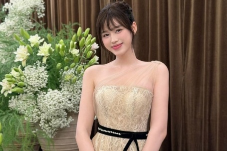 Đỗ Thị Hà diện set đồ 450 triệu đồng đi ăn cưới