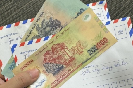 Gia đình trí thức gửi 2 phong bì phúng điếu, cả nhà thông gia nghèo xôn xao