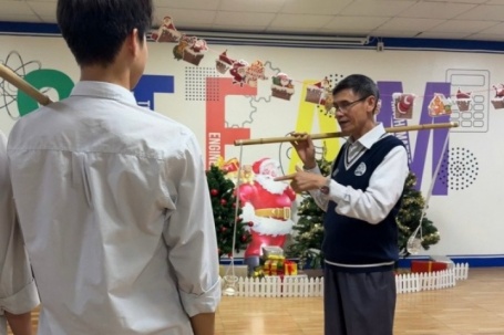 Học sinh vi phạm phải 'gánh nước', cách kỷ luật lạ mà nhân văn