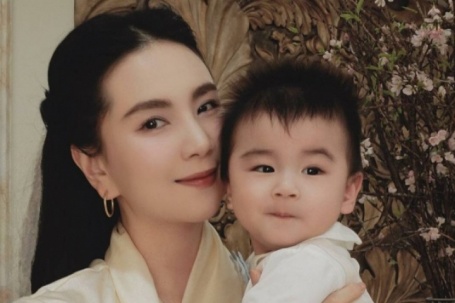 Mai Ngọc đón sinh nhật ở lâu đài nhà chồng