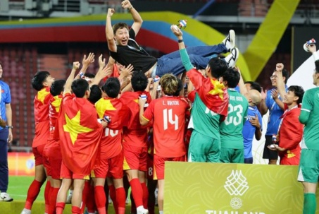 Thu Vinh vượt Đình Bắc, thầy Kim & U22 Việt Nam thắng lớn ở bầu chọn tiêu biểu toàn quốc