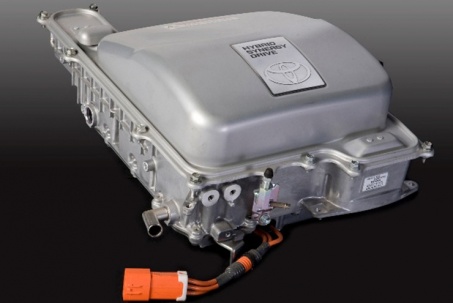 Xe Toyota động cơ lai hybrid bị triệu hồi vì bu-lông biến tần