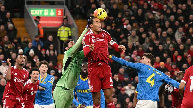 Bóng chết đang là điểm yếu chí mạng của Liverpool 
