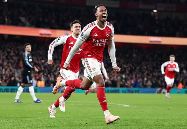 Gabriel ghi bàn ngay trong trận đá chính đầu tiên kể từ khi trở lại sau chấn thương, góp công giúp Arsenal đè bẹp Aston Villa