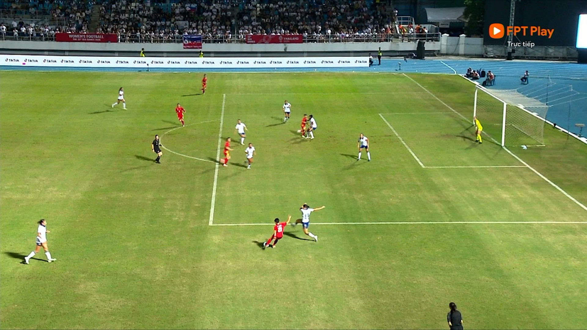 Tình huống không công nhận bàn thắng của tuyển nữ Việt nam&nbsp;khiến cộng đồng bóng đá thế giới dậy sóng