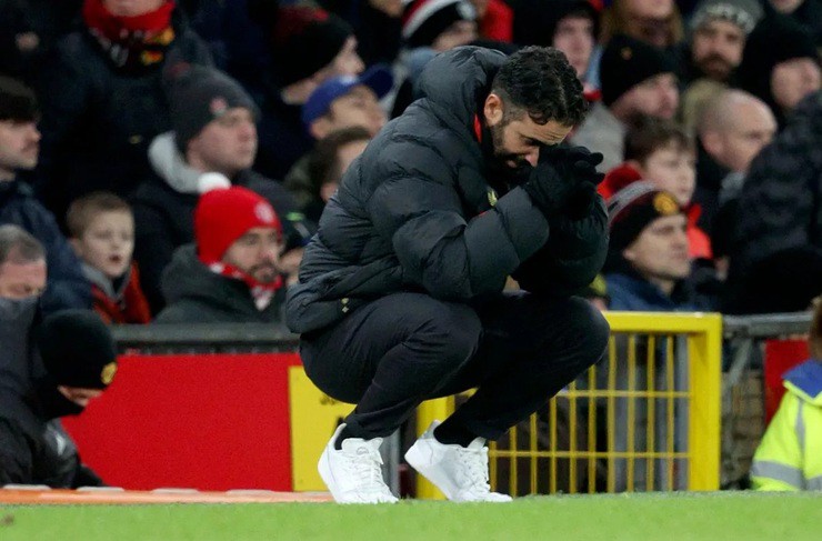 MU đánh rơi 3 điểm: Amorim bị fan chỉ trích, Neville nổi giận - 1