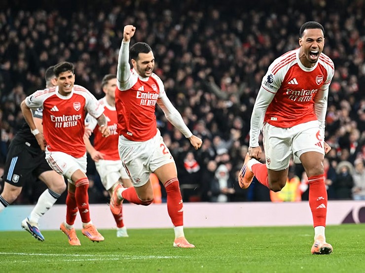 Gabriel ăn mừng bàn thắng mở tỷ số cho Arsenal