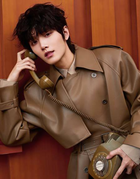 Một nam ca sĩ túm tóc, đấm hai cô gái liên tiếp ở ga tàu - 6