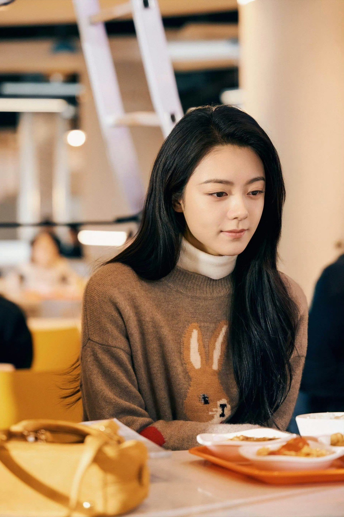 Tôi Như Ánh Dương Rực Rỡ: Là tiểu thư nhà giàu nhưng Triệu Kim Mạch lại mặc xấu? - 3