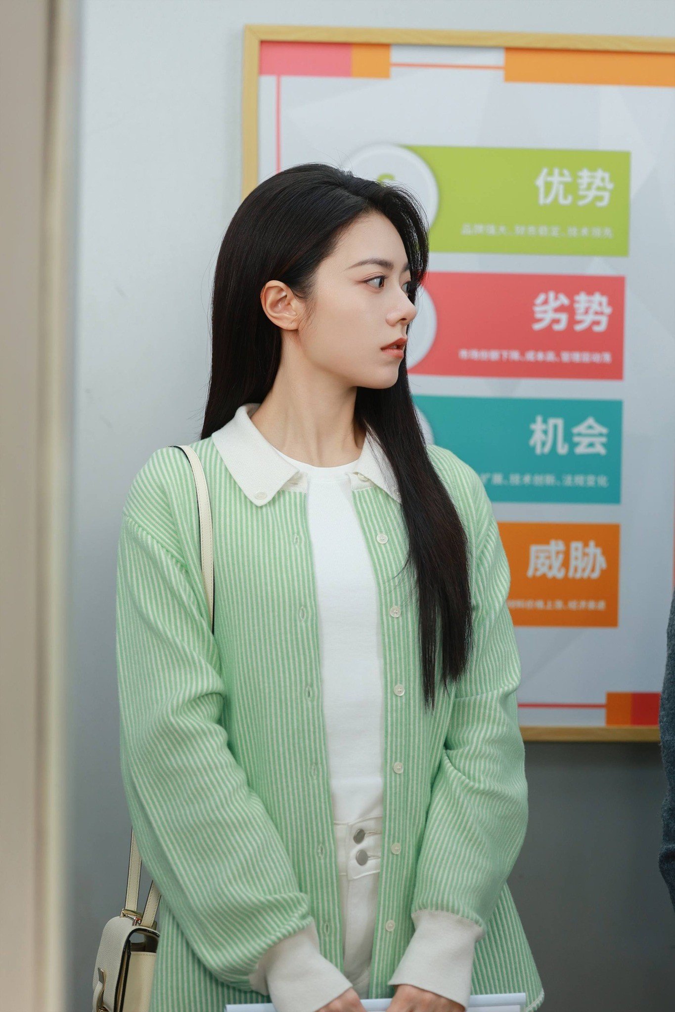 Tôi Như Ánh Dương Rực Rỡ: Là tiểu thư nhà giàu nhưng Triệu Kim Mạch lại mặc xấu? - 12