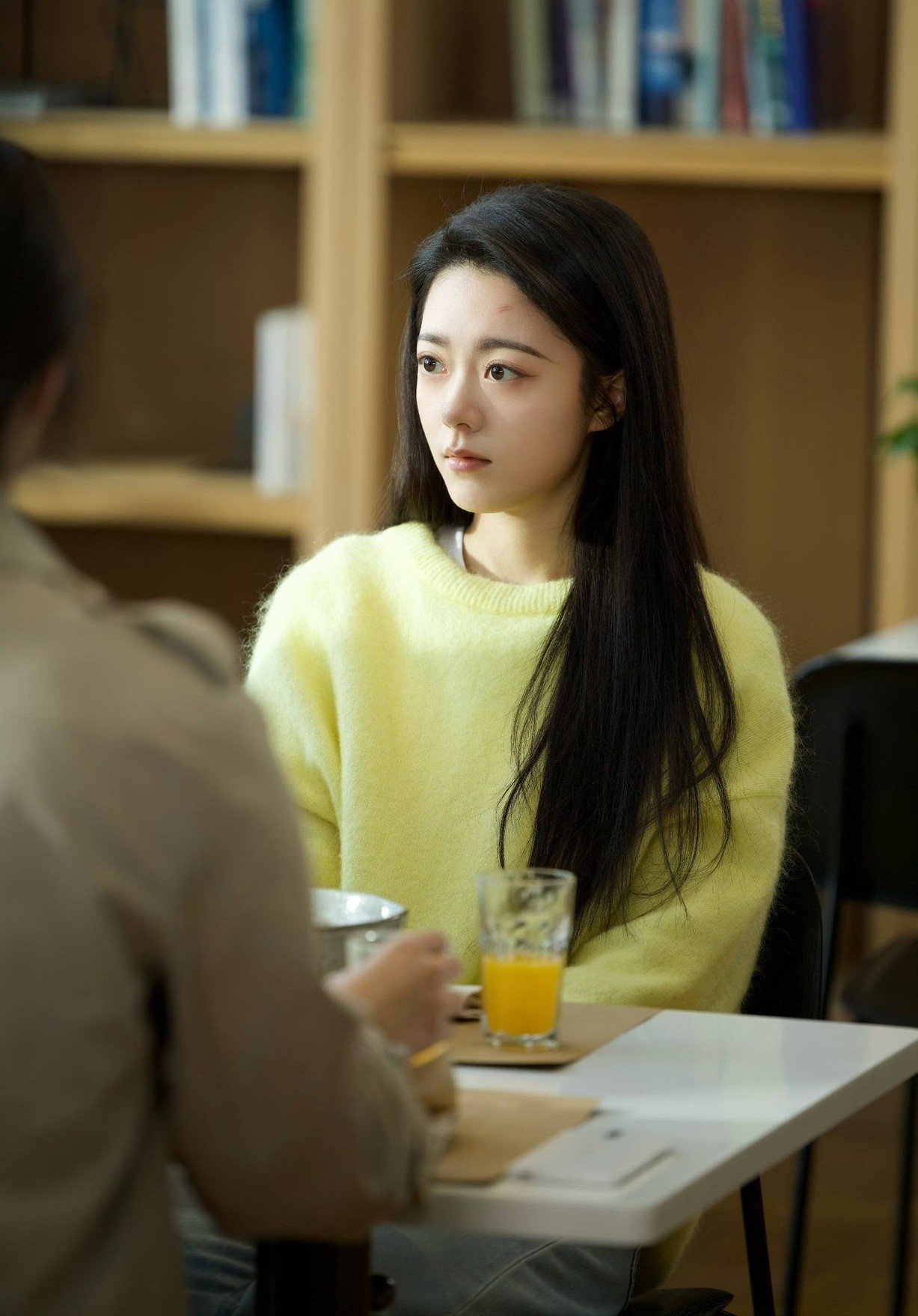 Tôi Như Ánh Dương Rực Rỡ: Là tiểu thư nhà giàu nhưng Triệu Kim Mạch lại mặc xấu? - 16