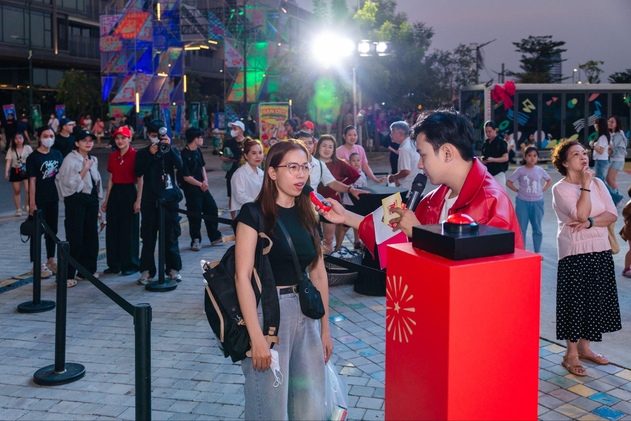 Khu vực của Bia Saigon Lager luôn đông đúc khán giả đến tham gia tương tác