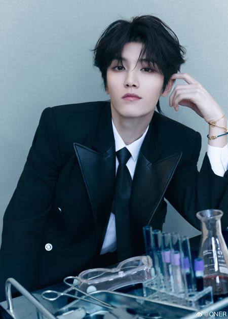 Một nam ca sĩ túm tóc, đấm hai cô gái liên tiếp ở ga tàu - 5