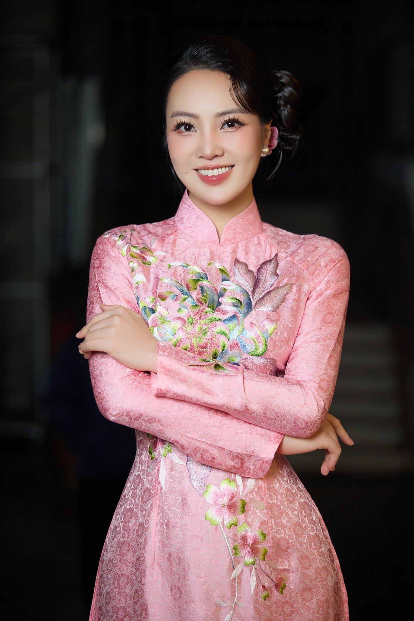 Á hậu Thụy Vân tích cực chạy show sau khi sinh con.