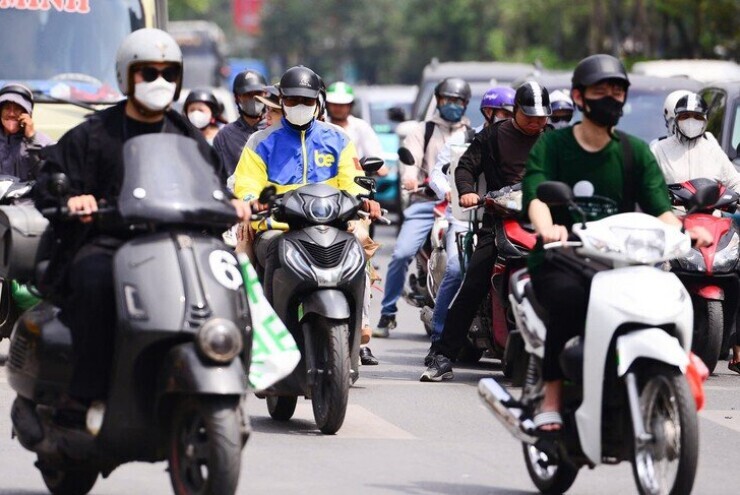 Không khí lạnh tràn về, nắng nóng vẫn chưa dứt ở miền Bắc