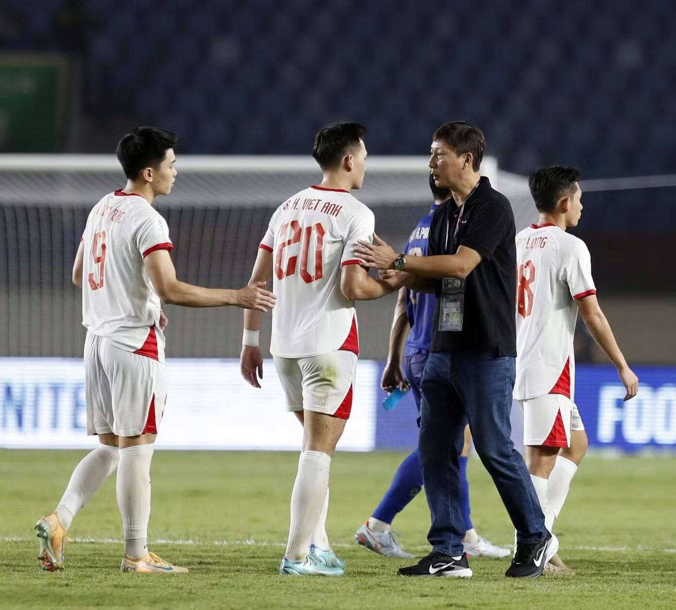 Thầy Kim quyết giành hạng ba FIFA ASEAN Cup, tiết lộ chấn thương của Lê Giang Patrik - 3