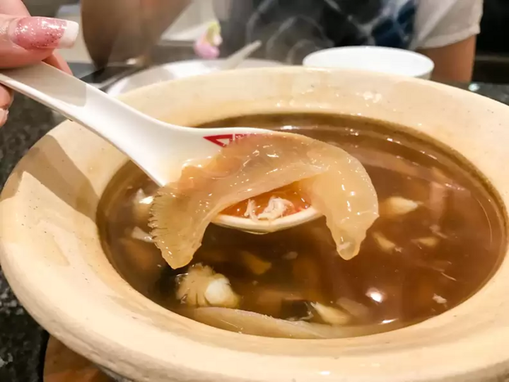 Súp vi cá mập được nhiều người coi như thần dược bồi bổ, tăng cường sinh lực. (Ảnh: The Dodo)
