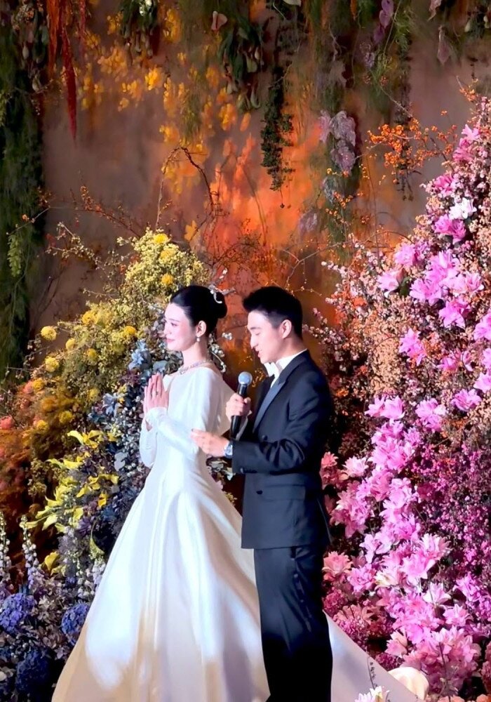 Hề Mộng Dao hạnh phúc bên chồng sau nhiều năm gắn bó.&nbsp;