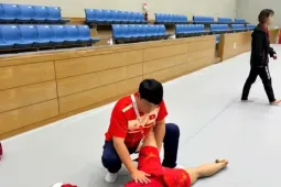 Nhìn từ ê-kíp của thần đồng điền kinh Thái Lan, nghĩ về y học thể thao Việt Nam