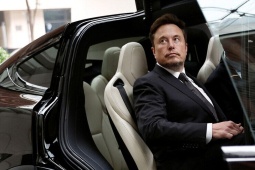 Elon Musk bị triệu tập vì an toàn AI