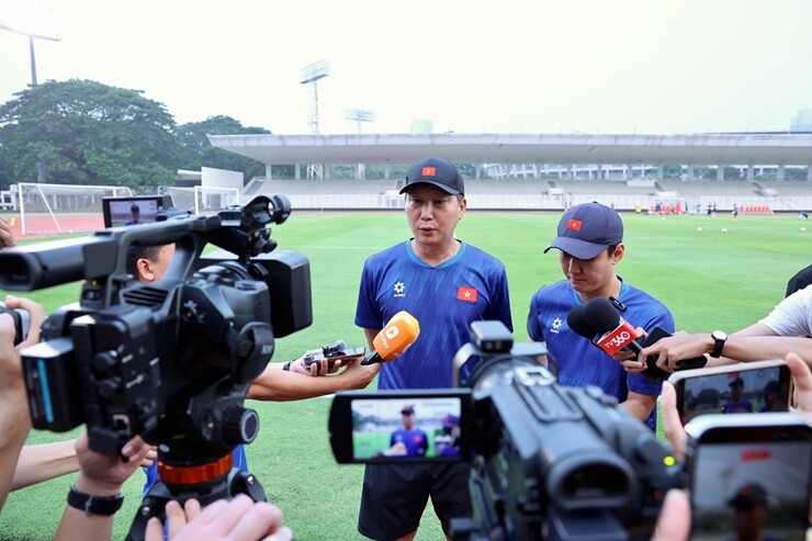 Thầy Kim quyết giành hạng ba FIFA ASEAN Cup, tiết lộ chấn thương của Lê Giang Patrik - 2