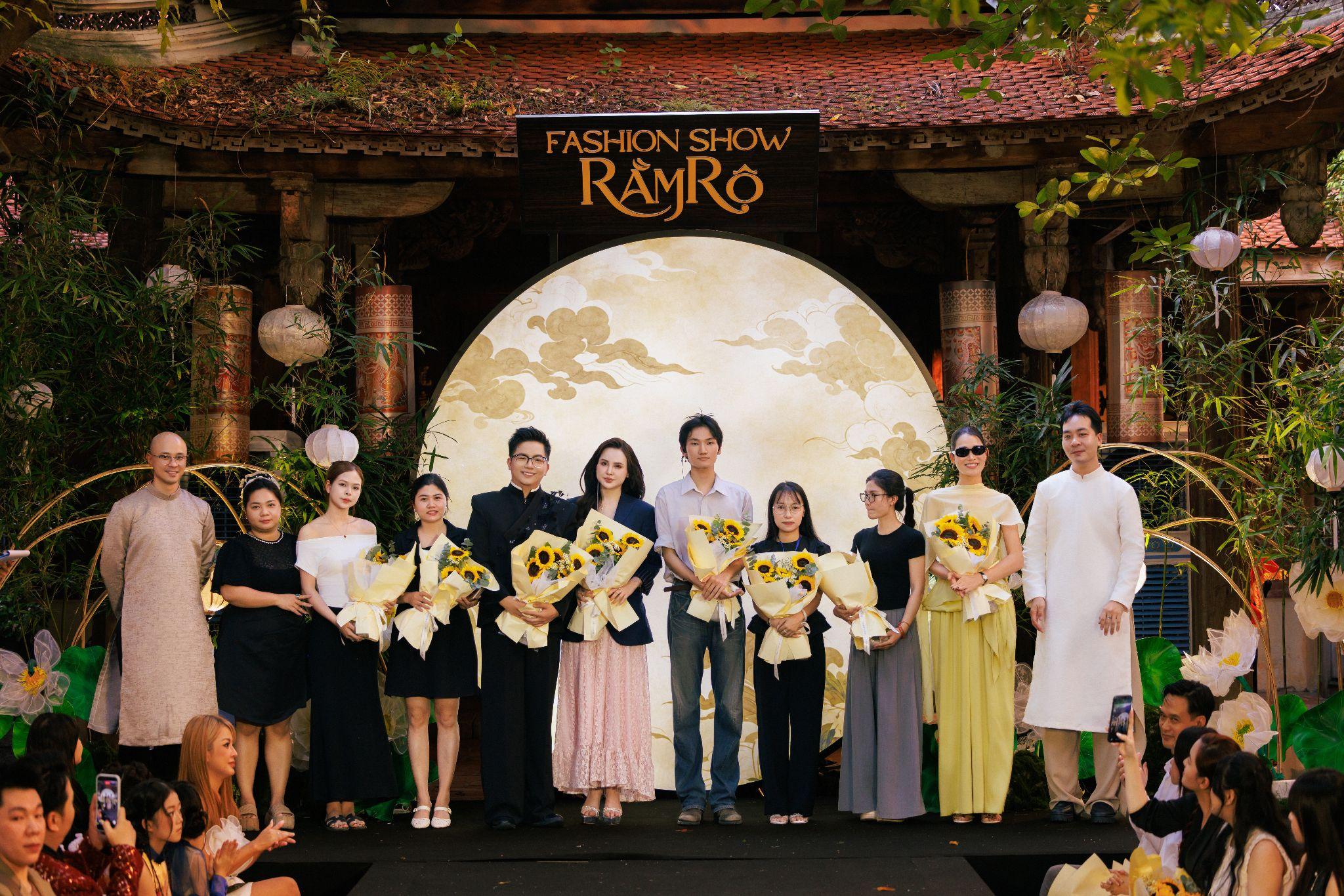 Ban Tổ chức tri ân các đơn vị và ekip đã đồng hành tạo nên Fashion Show “Rằm Rộ”.