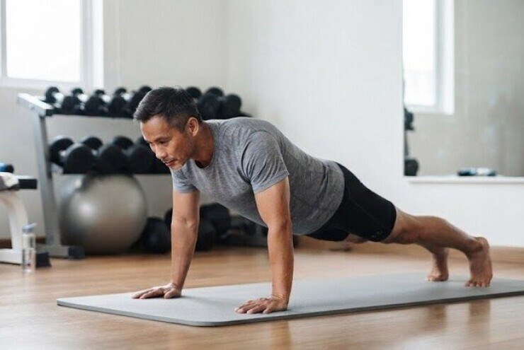 Chống đẩy 100 lần mỗi ngày có giúp tăng cơ ngực?