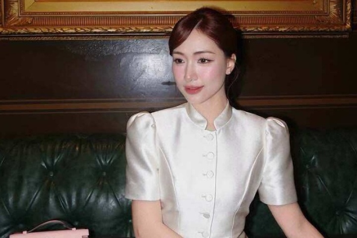 Ảnh sao 2/10: Hòa Minzy xách túi hơn nửa tỷ đồng đi sự kiện