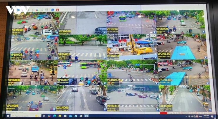 Các lỗi giao thông được hệ thống camera AI tại Hà Nội phát hiện và gửi thông báo phạt nguội nhiều nhất gồm đi ngược chiều, không đội mũ bảo hiểm và dừng đỗ sai quy định...