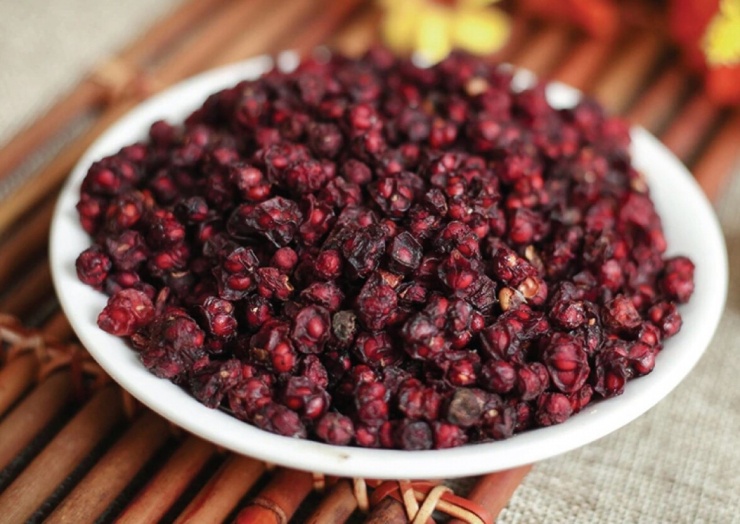 Ngũ vị tử là vị thuốc Đông y tiếng với khả năng bồi bổ cơ thể và giúp kéo dài tuổi thọ. (Ảnh: VTC News)
