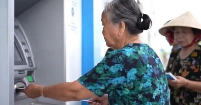Áp lực kinh tế, nhiều người từ bỏ lương hưu khi...