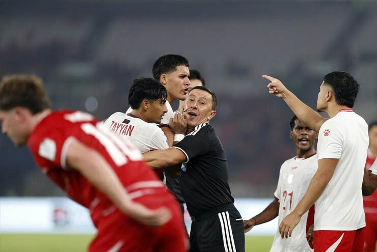 Căng thẳng diễn ra vào cuối trận đấu giữa Indonesia và&nbsp;Bangladesh&nbsp;