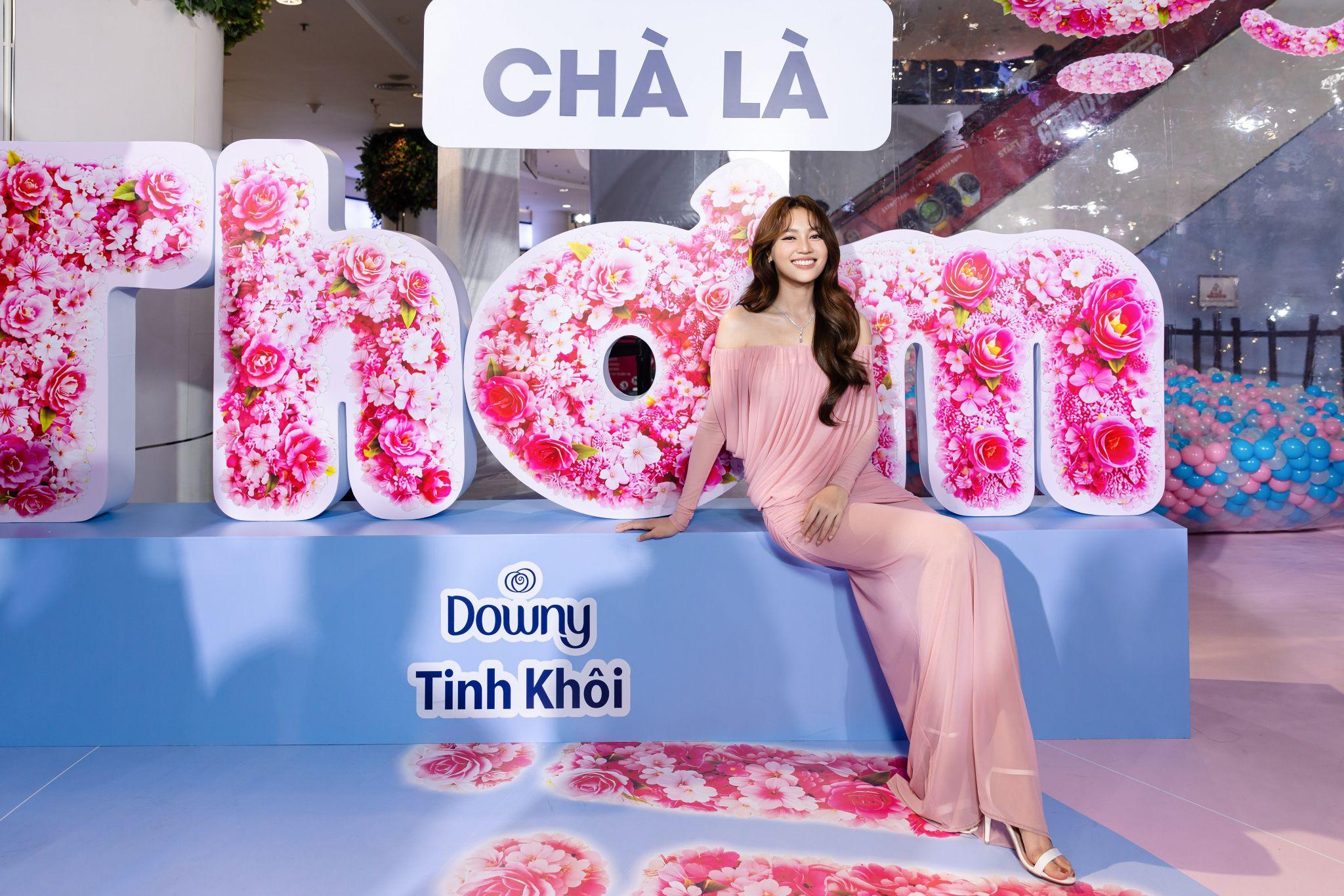 Đại sứ thương hiệu Downy - Ninh Dương Lan Ngọc tại sự kiện Trường học Tinh Khôi