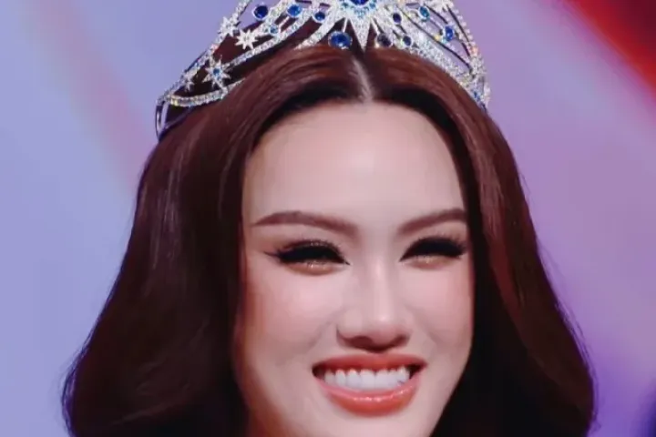 Trịnh Mỹ Anh bị tước vương miện